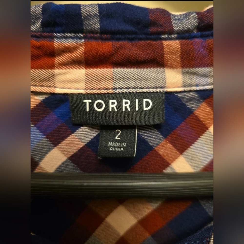Torrid Shirt Size 2 Button Down Long sleeves - Picture 6 of 10